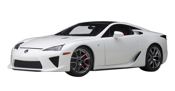 【送料無料】　AUTOart 1/18 レクサス LFA ホワイテスト・ホワイト/ブラック・カーボン 完成品ミニカー 78851