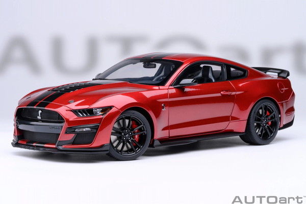 【送料無料】 AUTOart 1/18 フォード マスタング シェルビー GT500 レッド/ブラックストライプ 完成品ミニカー 73098|トイスタジアム2号店