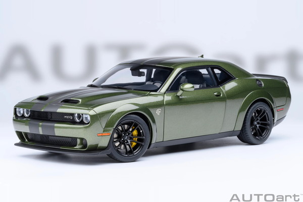 【送料無料】　AUTOart 1/18 ダッジ チャレンジャー SRT ジェイルブレイク 2022 (メタリック・グリーン/カーボンブラック・ストライプ F8 GREEN) 完成品ミニカー 71761｜トイスタジアム2号店