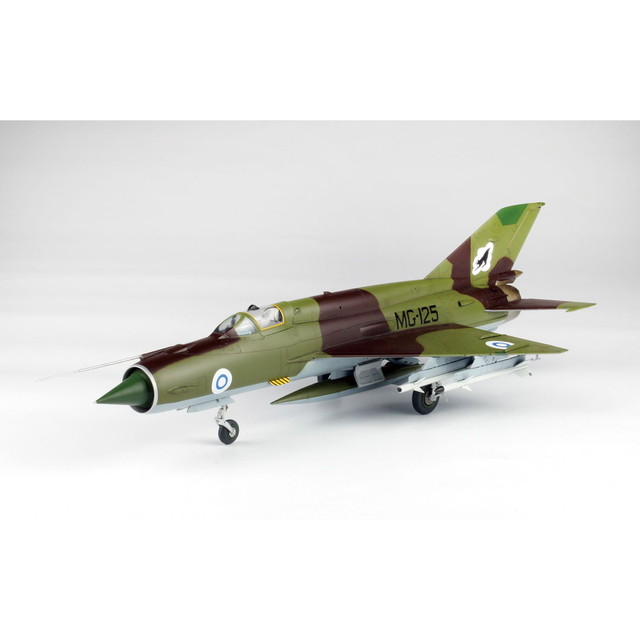 プラッツ 1/48 フィンランド空軍 MiG-21 bis フィッシュベッド L マスキングシール付属 プラモデル AE-54