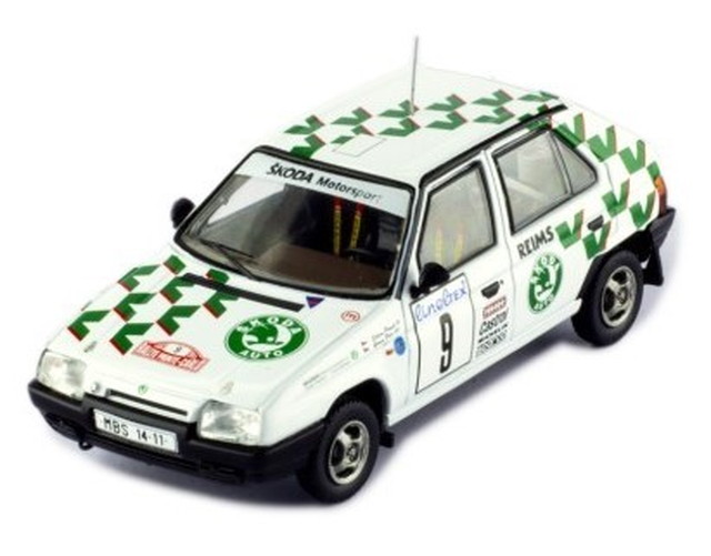 IXO MODELS 1/43 シュコダ ファヴォリット 136L 1993年モンテカルロラリー #9 P.Sibera/P.Gross 切り上げる品ダイキャストミニカー RAC414A