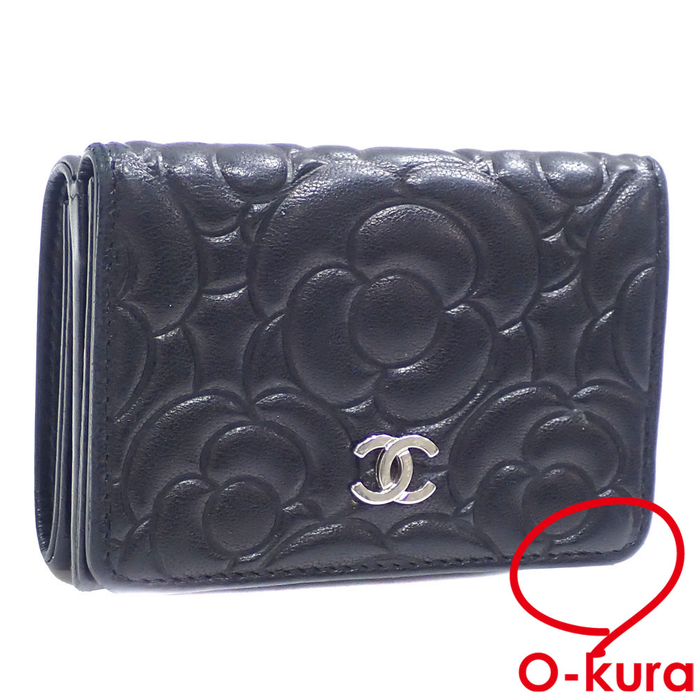 【中古】 シャネル 三つ折り 金入れ カメリア レディース 黒いこと 黒 子ヒツジひと肌 AP0116 革 ココマーク ミニ パウダーコンパクト