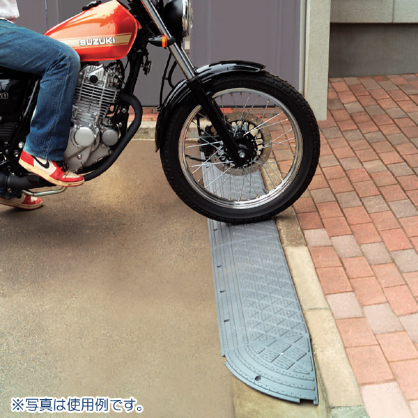 段差プレート 10cm段差 プラ Ndp 270ce コーナータイプ 段差プレート 段差スロープ スロープ 駐車場 段差解消 車 車庫 玄関 玄関前 庭 つまづき防止 転倒防止 バイク 自転車 シニアカー スクーター 車いすの乗り上げ バリアフリー ガレージ 屋外用 アイリスオーヤマ