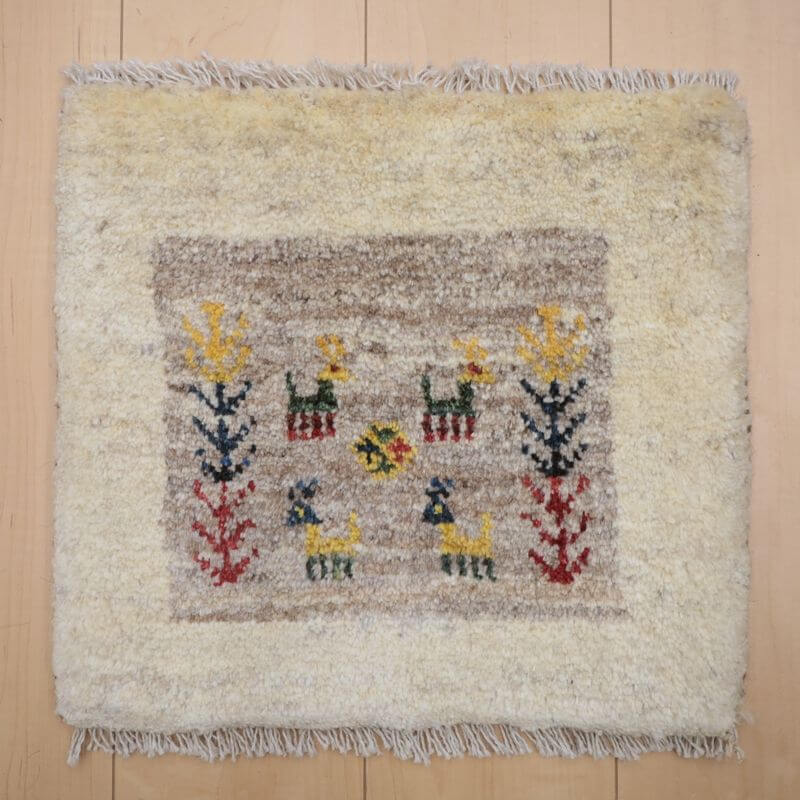 ギャッベ イラン製 リビングサイズ 39&times;42cm 手織り 天然 ウール100% 長方形 草木染 おしゃれ かわいい モダン ナチュラル 北欧 ラグ 絨毯 マット ラグマット カーペット ギャベ 床暖房対応 ホットカーペット対応 （BP-13019）｜キリム＆絨毯・オリエンタルムーン