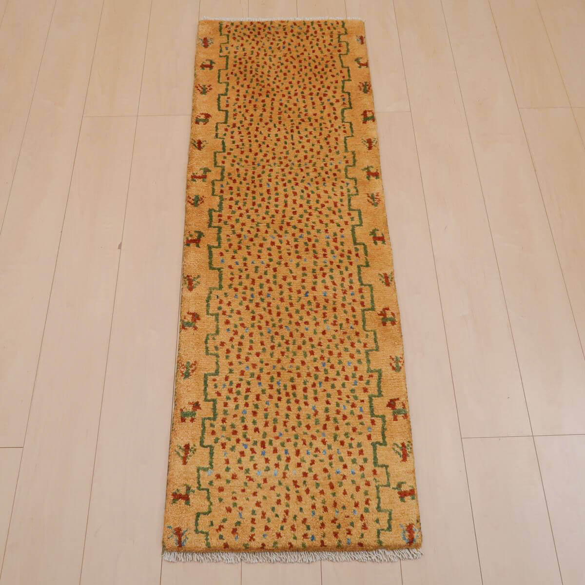 ギャッベ イラン製 リビングサイズ 148×50cm 手織り 天然 ウール100% 長方形 草木染 おしゃれ かわいい モダン ナチュラル 北欧 ラグ 絨毯 マット ラグマット ギャベ 床暖房対応 ホットカーペット対応 （BR-11646）
