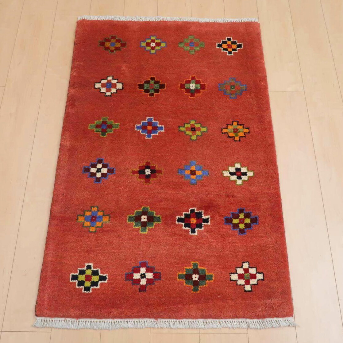 ギャッベ イラン製 リビングサイズ 124×81cm 手織り 天然 ウール100% 長方形 草木染 モダン ナチュラル 北欧 ラグ 絨毯 マット ラグマット ギャベ 床暖房対応 ホットカーペット対応 （BS-11412）