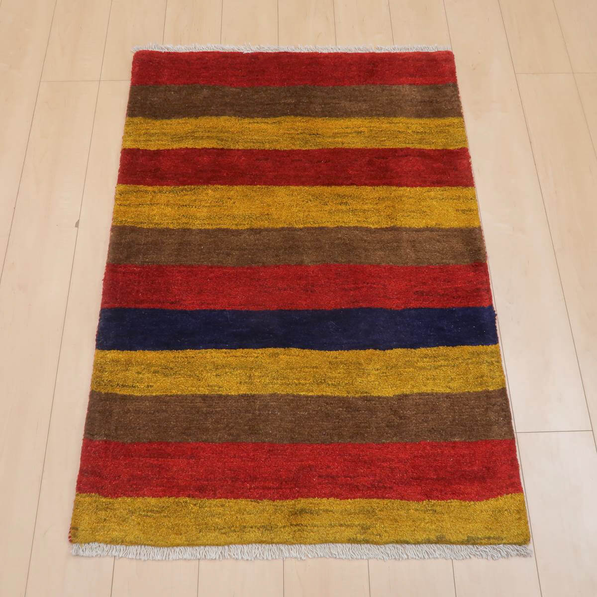 ギャッベ イラン製 リビングサイズ 118×83cm 手織り 天然 ウール100% 長方形 草木染 おしゃれ かわいい モダン ナチュラル 北欧 ラグ 絨毯 マット ラグマット ギャベ 床暖房対応 ホットカーペット対応 （BS-11653）