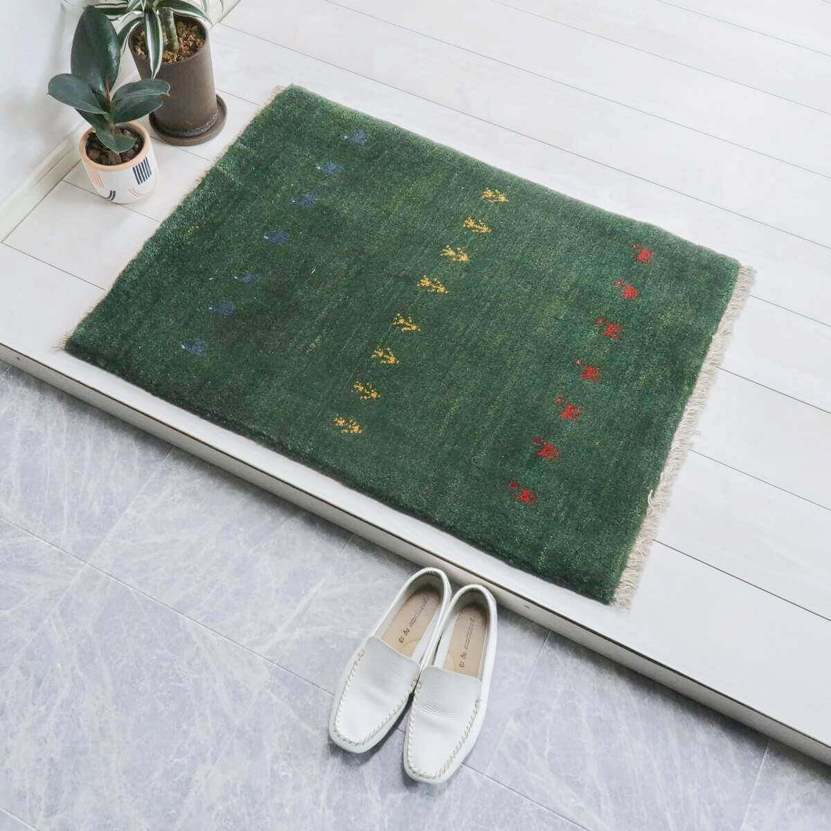 ギャッベ イラン製 85&times;64cm ウール100% 玄関マット 本物 高品質 手織り ウール100 草木染 おしゃれ かわいい モダン ナチュラル ベーシック シンプル ラグ 絨毯 マット ラグマット ギャベ 80 60 動物 ボタニカル柄（BSS-11562）｜キリム＆絨毯・オリエンタルムーン