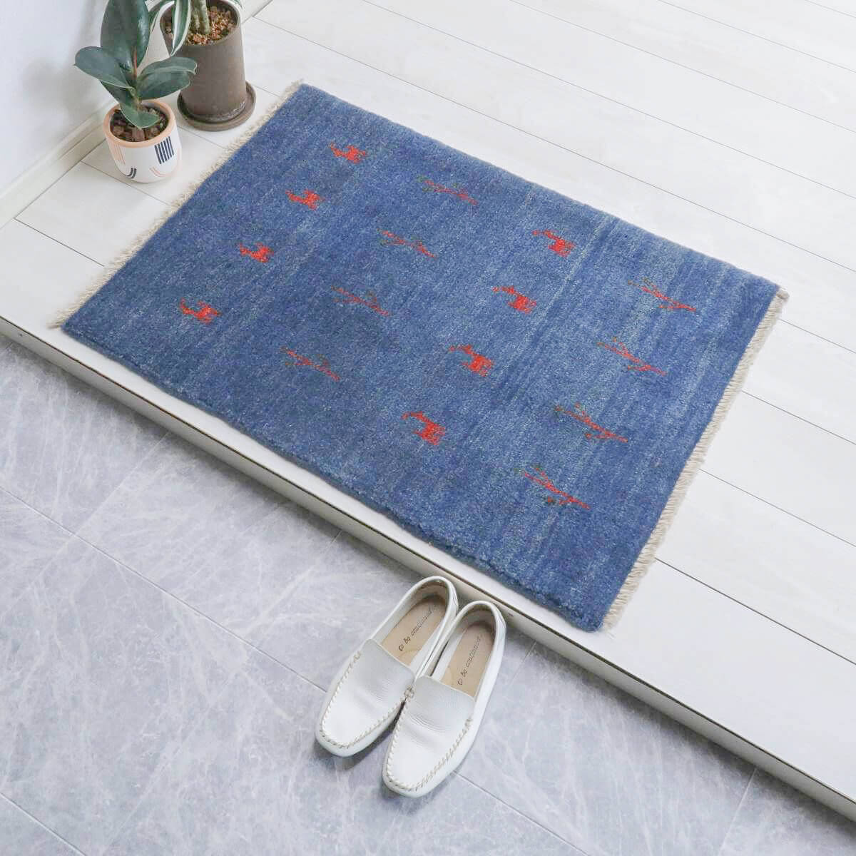 ギャッベ イラン製 87×65cm 玄関サイズ ウール100% 本物 イラン直輸入 手織り 天然素材 草木染 おしゃれ かわいい モダン ナチュラル シンプル 動物 植物 アクセントギャッベ インテリア小物 80 60 北欧 ラグ 絨毯 マット ギャベ （BSS-11571） 20,520円