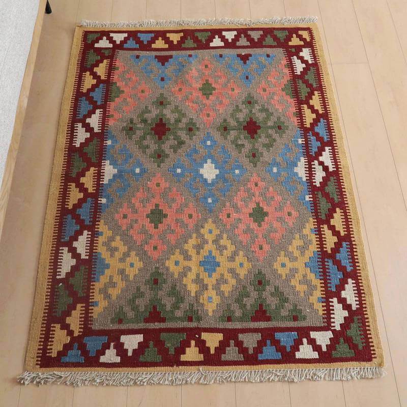 イラン・シラーズ産 キリム アクセントサイズ 141×103cm 手織り ラグ ウール 100% おしゃれ 北欧 ナチュラル 洗える リビング ダイニング ホットカーペット対応 床暖房対応 ラグマット 絨毯 キリム柄 kilim （品番:KM-1016）