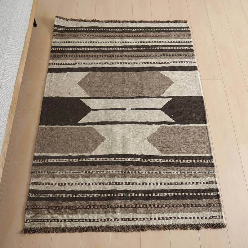 イラン・シラーズ産 キリム アクセントサイズ 149×105cm 手織り ラグ ウール 100% おしゃれ 北欧 ナチュラル 洗える リビング ダイニング ホットカーペット対応 床暖房対応 ラグマット 絨毯 キリム柄 kilim （品番:KM-818）