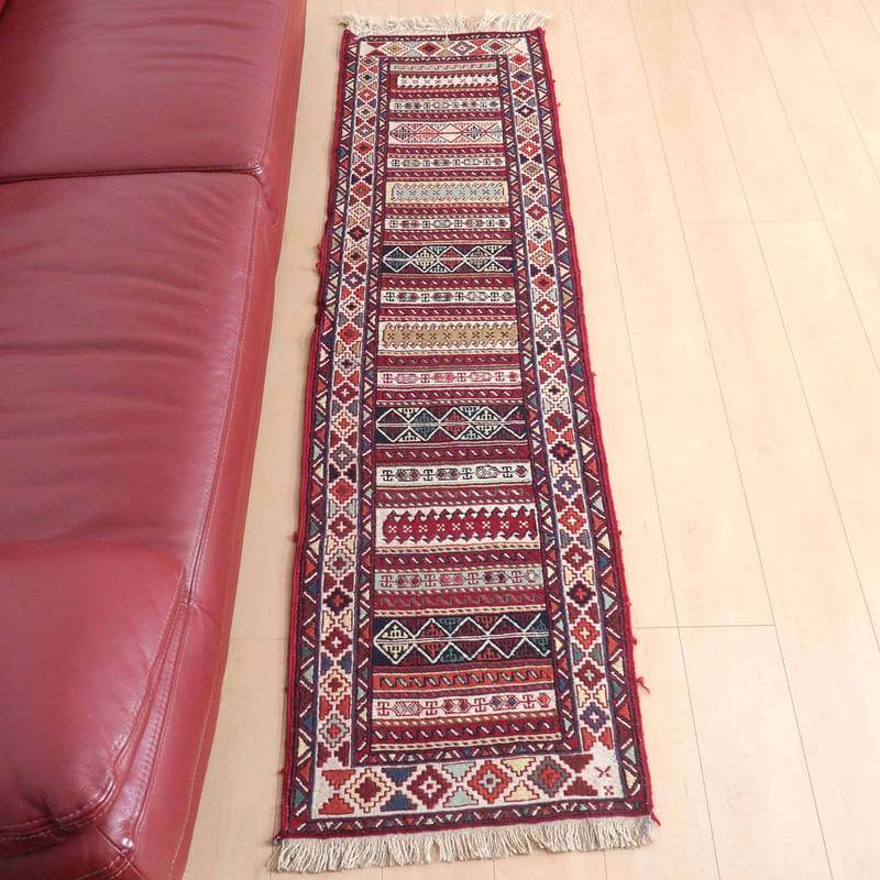 イラン・アゼルバイジャン産 キリム 細長 ランナー 195&times;52cm 手織り ラグ ウール 100% 洗える キッチンマット 廊下敷 ベッドサイド ロングラグ ホットカーペット対応 床暖房対応 ラグマット 絨毯 キリム柄 kilim 赤 （品番:KR-36）｜キリム＆絨毯・オリエンタルムーン