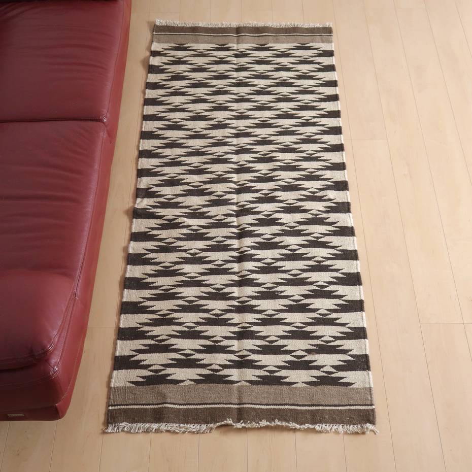 イラン・シラーズ産 キリム 細長 ランナー 208×86cm 手織り ラグ ウール 100% 洗える キッチンマット 廊下敷 ベッドサイド ロングラグ ホットカーペット対応 床暖房対応 ラグマット 絨毯 キリム柄 kilim モノトーン （品番:KR-66318） 27,740円