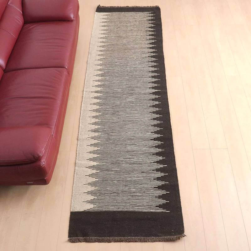 イラン・シラーズ産 キリム 細長 ランナー 301×84cm 手織り ラグ ウール 100% 洗える キッチンマット 廊下敷 ベッドサイド ロングラグ ホットカーペット対応 床暖房対応 ラグマット 絨毯 キリム柄 kilim モノトーン （品番:KR-66773）