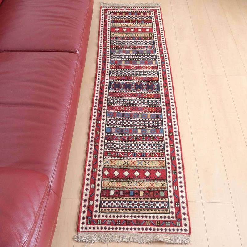イラン・アゼルバイジャン産 キリム 細長 ランナー 195&times;53cm 手織り ラグ ウール 100% 洗える キッチンマット 廊下敷 ベッドサイド ロングラグ ホットカーペット対応 床暖房対応 ラグマット 絨毯 キリム柄 kilim 赤 （品番:KR-66）｜キリム＆絨毯・オリエンタルムーン