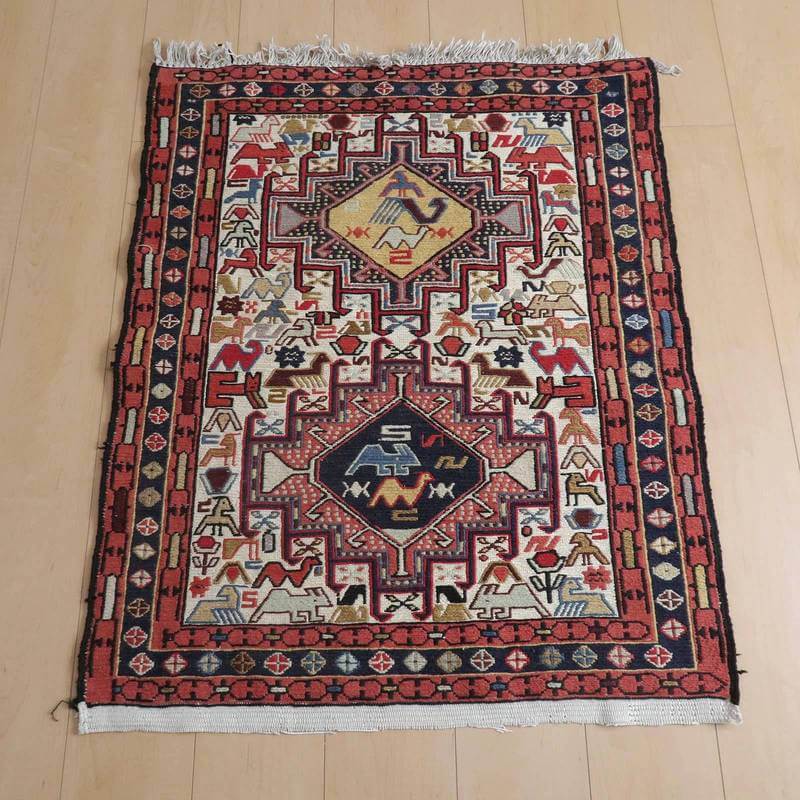 キリム イラン製 玄関マット93×78cm 手織り 小さめ ラグ ウール 100% おしゃれ 北欧 エスニック アジアン  夏用 洗える ホットカーペット対応 床暖房対応 ラグマット 絨毯 スマック織り アゼルバイジャン kilim 赤 （品番:KSS-481）