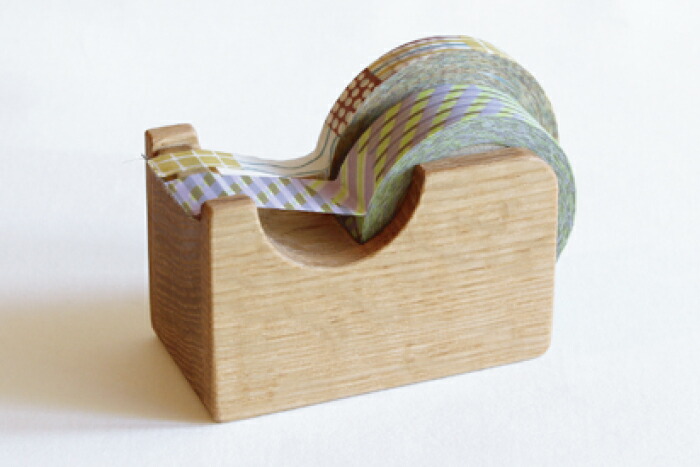 最大74 Offクーポン テープカッター 木製 小 ナチュラル ブラウン 国産 オーク材 日本製 マスキングテープ 雑貨 文具 文房具 おしゃれ かわいい 誕生日 名入れ プレゼント 男性 女性 友達 両親 ギフト 事務用品 ウッド 天然木 Taibachlibrary Org Uk