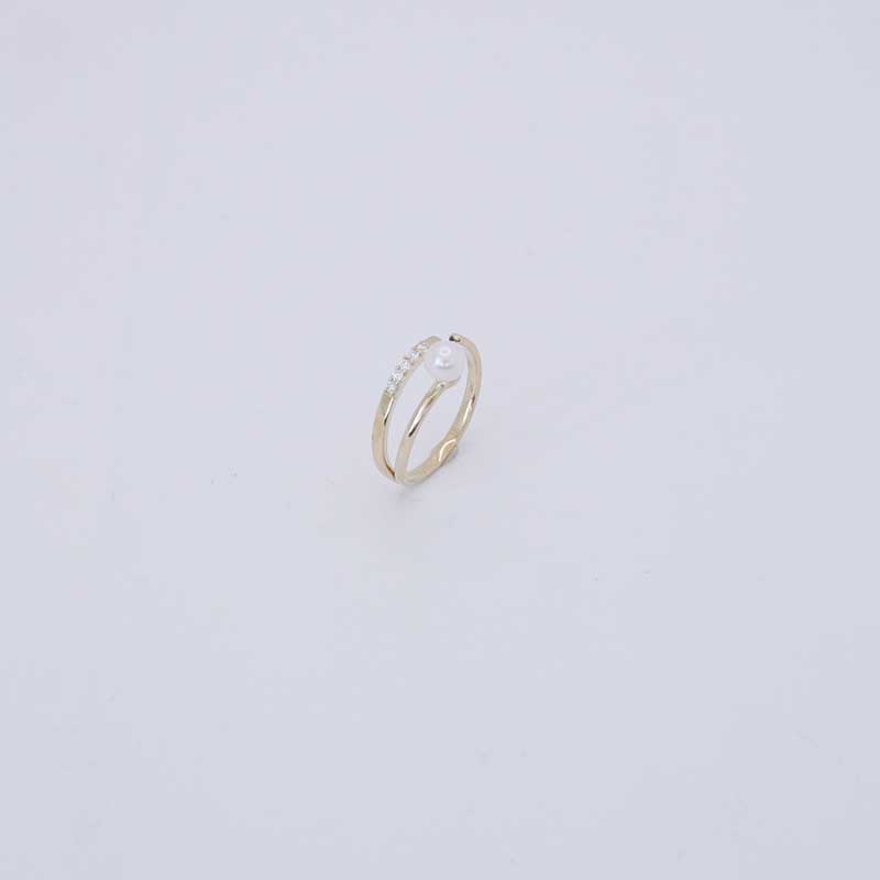 イアーカフ　レディスイヤーカフ　レディス　K10　K10YG　ダイヤモンド　K10イエローゴールド　パーティ　結婚式　ワンポイントジュエリー　若者　オシャレ　プレゼント　ホワイトゴールド