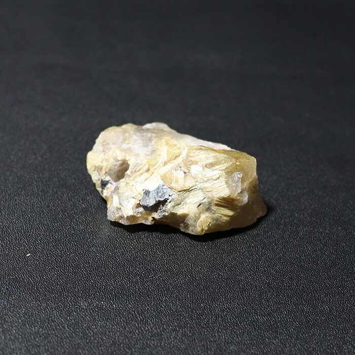 天然石 パワーストーン 【一点もの】 ルチルクォーツ 原石 置き物 サイズ：約19×36×51mm 重さ：約39g レディース メンズ 財運 金運 【メール便不可】 15,170円
