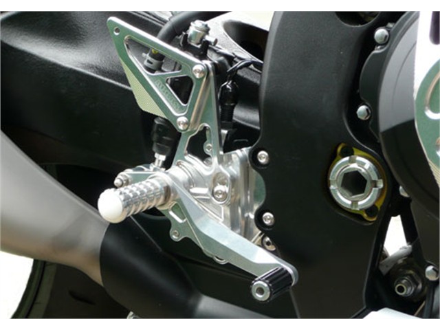 アグラス バックステップ 8ポジション GSXR1000 09-12 (312-395-000)|OCC netshop