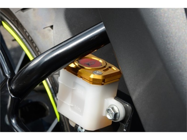 アグラス リアマスターキャップ GLD ジクサーSF250 (325-310-000G)