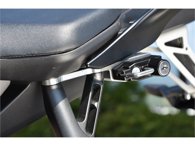 アグラス ヘルメットホルダー BLK/BLK YZF-R6 17 (603-278-000BB)|OCC netshop