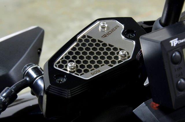 RIDEA リデア マスターシリンダーキャップ RC-007R-RD (カラー:レッド) Kawasaki Z900 RI0000440