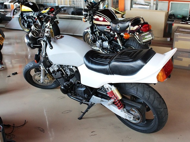 CB400SF NC39前期～VTEC Spec II 無塗装ペイントベースTYPE-X外装Sあん抜きシートセット フィン付きテールカウル仕様 ドレミコレクション 22014