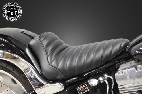 在庫有り T&F ティーアンドエフ Harley-Davidson ハーレーダビッドソン ソフテイル(SOFTAIL)200ワイドタイヤ用 シングルシート(タックロール) STST18