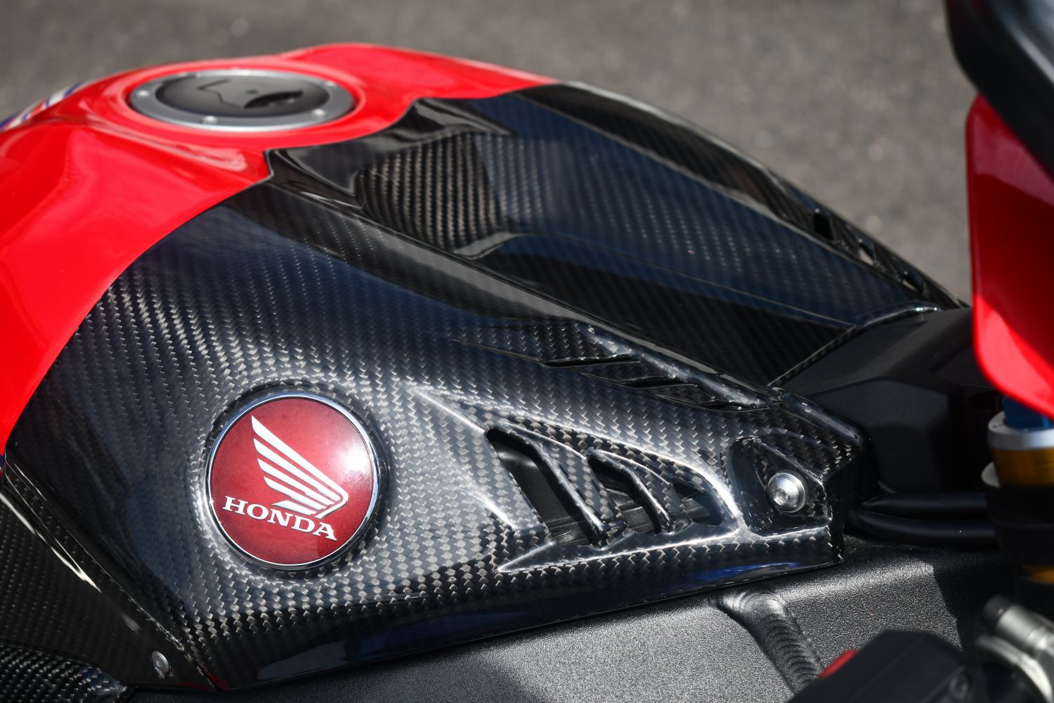 SPEEDRA スピードラ タンクトップカバー CHO0902TM HONDA CBR1000RR-R 2020-