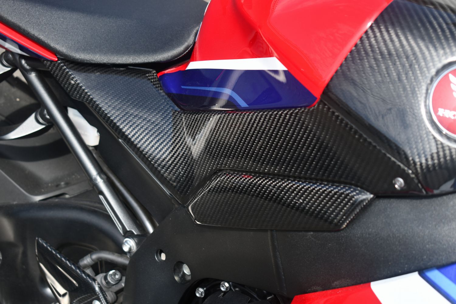 楽天市場】SPEEDRA スピードラ タンクトップカバー CBR1000RR-R HONDA