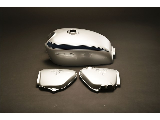 【納期3ヶ月以上】 M-TEC中京 エムテック中京 カスタムシルバー タンク&SCセット CB750K2 MRS-H75-T22