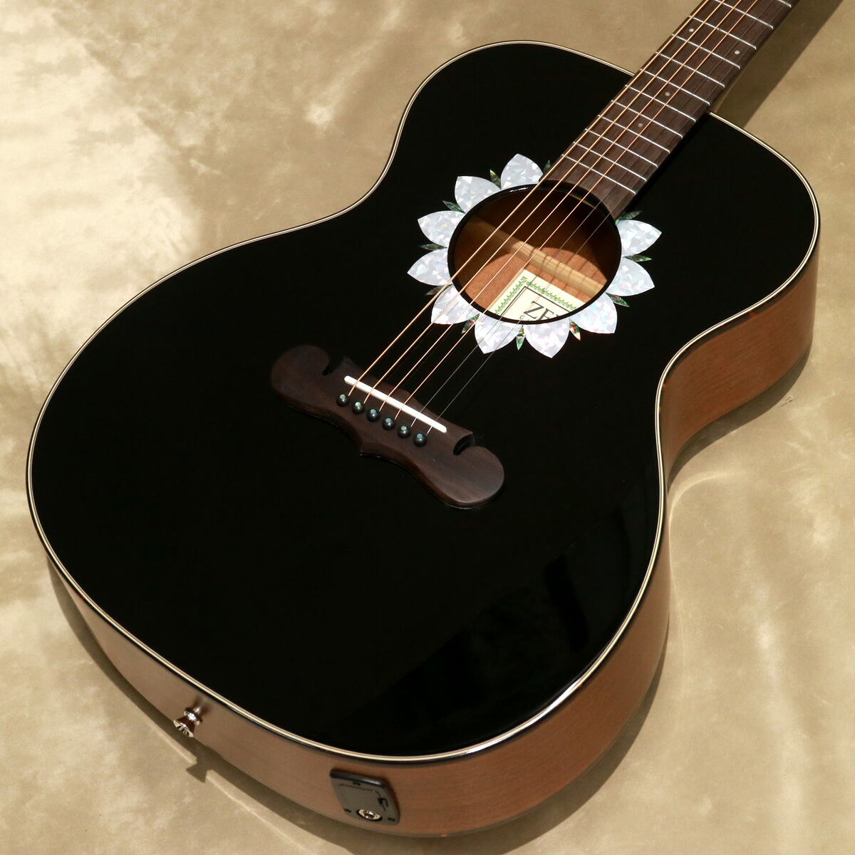 Zemaitis ( ゼマイティス )CAF-90F, Gloss Black Mother of Pearl