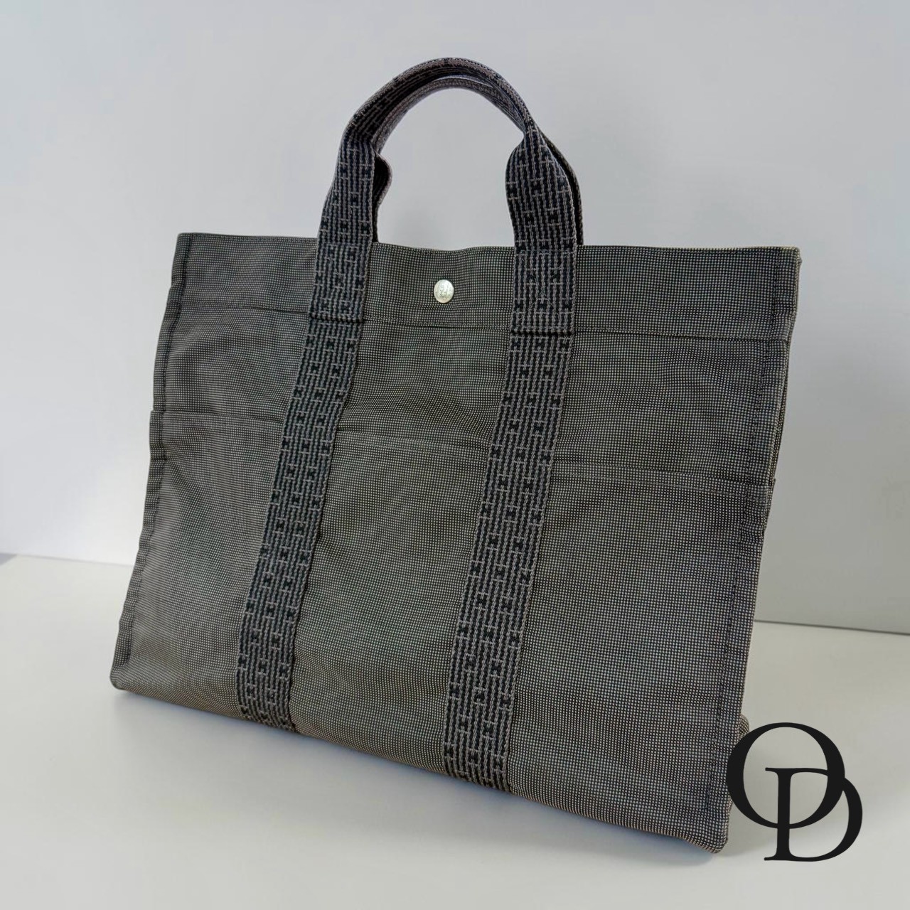 【中古】HERMES  エルメス 叫び泣き伝達ルートMM 薄墨色 Herline MM Gray