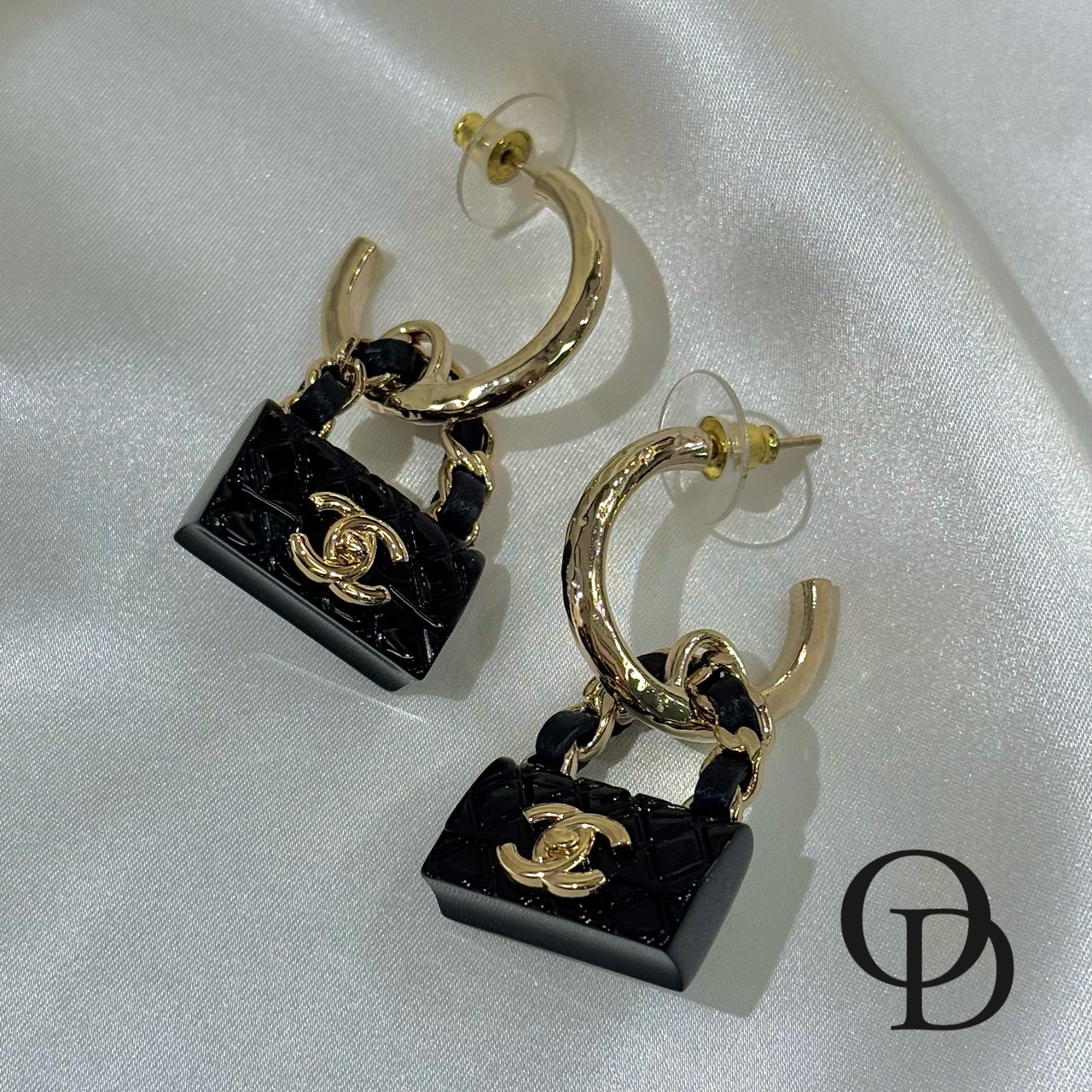 【未使用】【美品】CHANEL シャネル マトラッセ ピアス Materials Earring ブラック ブラック 正規箱 正規ケース 弊社品質保証書