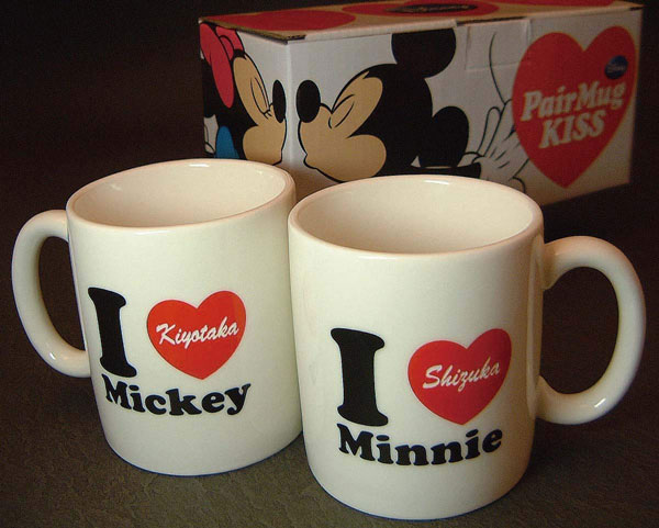 結婚祝い 結婚記念 ディズニー超人気の名入れペアマグカップ 飛び出すミッキー ミニー 今なら似顔絵 リアル手描き ウェルカムボード付 さらに送料無料 沖縄と離島を除く Movilesgarcia Com