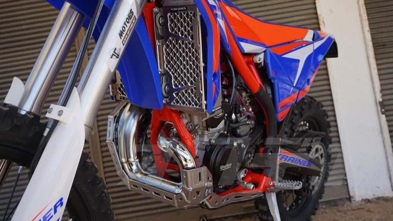 MOTOES ラジエターガード BETA ベータ 2015年 2016年 2017年 2018年 2019年 2020年 2021年 2022年 2023年 2024年 2025年 2026年 XTRAINER クロストレーナー クロトレ 硬質A5083 アルミ合金 4mm厚 morg36 17,850円