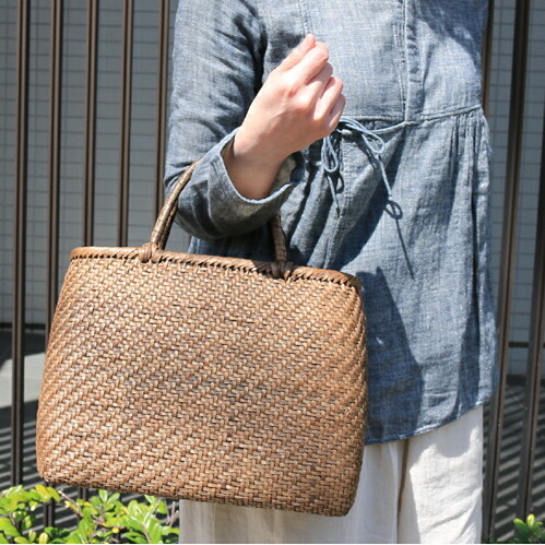 楽天市場】山葡萄かごバッグ 桝網代編 (W31xD11xH24cm)【tsunagu-018