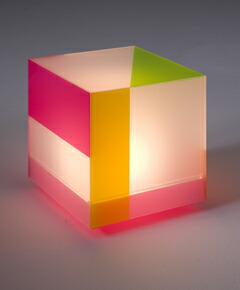 テーブルスタンド S8064LE-M 【 Cube Lamp-LE キューブ ランプ 】 【 Ｅ１７ LED電球 4.2WX1 （電球色） 】 【 アクリル フィルム 】 【 H270×W250×D250 】 【 中間スイッチ付 】 【 省エネ 】 dcs デザイン照明