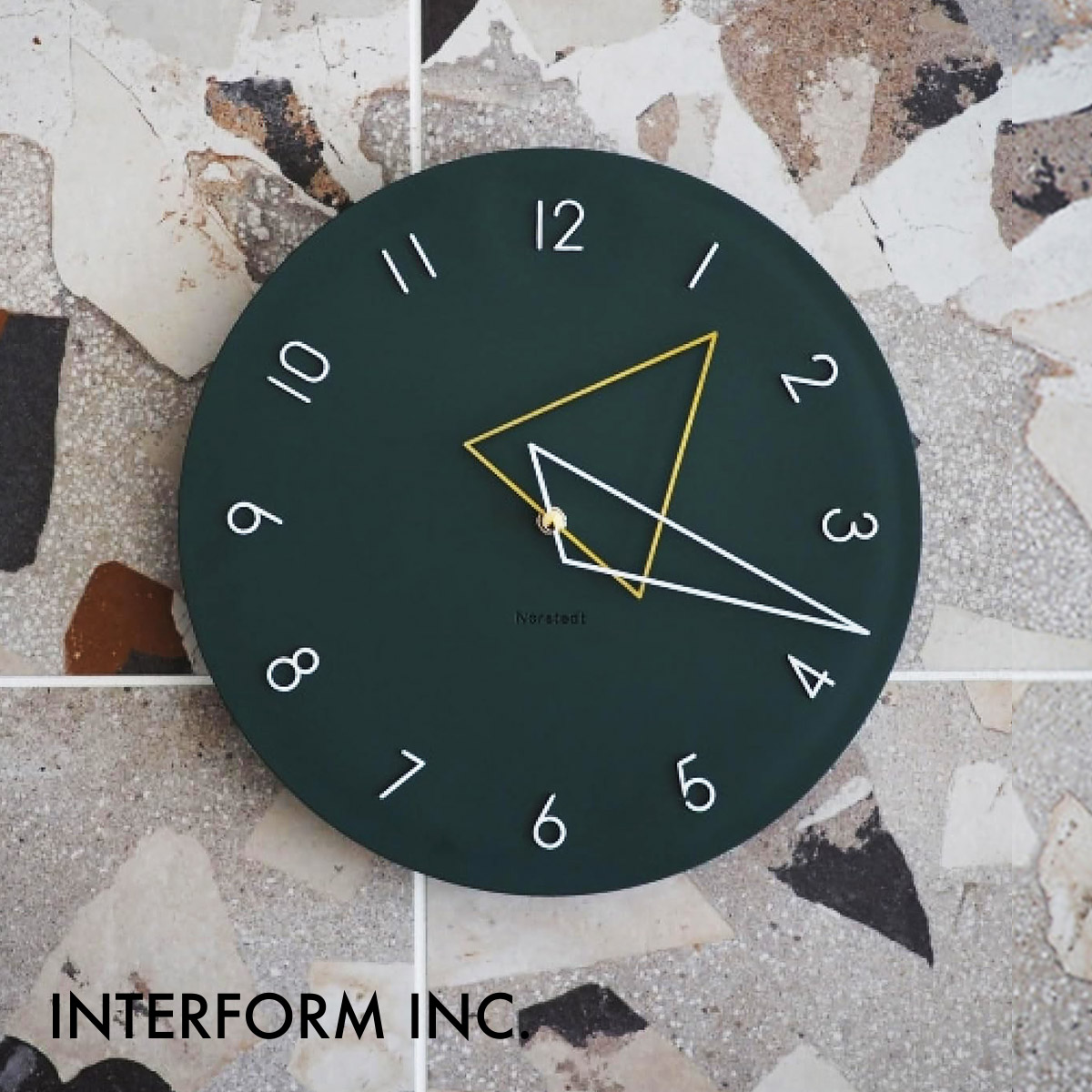 Kolmio コルミオ ウォールクロック【グリーン】CL-4342 GN INTERFORM インターフォルム 壁掛け時計 インテリア 北欧 モダン スイープムーブメント 連続秒針 静音 おしゃれ ジオメトリック【沖縄・離島 お届け不可】｜オフィスONE