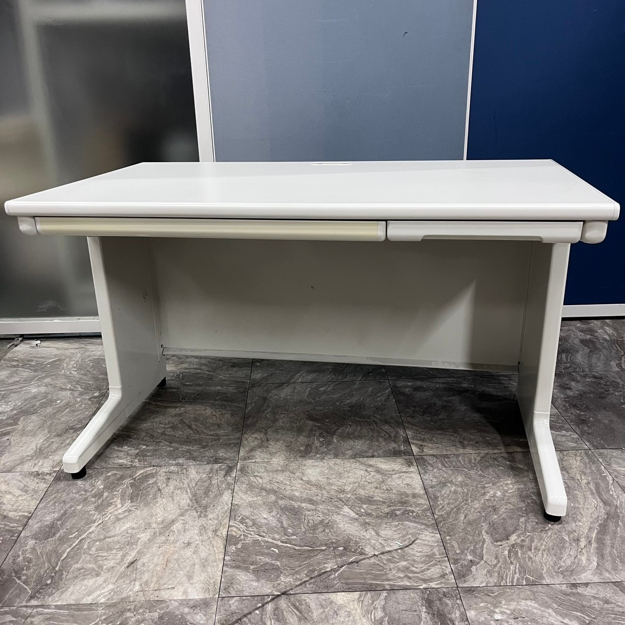 【たのめる便再開】コクヨ 事務机 ホワイト たのめる便再開】コクヨ 事務机 ホワイト たのめる便再開