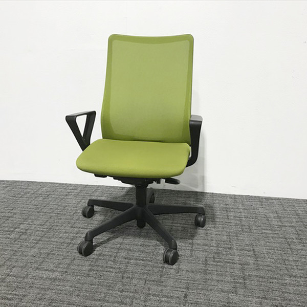 【中古】 オカムラ オフィスチェア フルーエント ハイバック グリーン 肘付き メッシュ｜オフィス家具の店 PORTE（ポルテ）