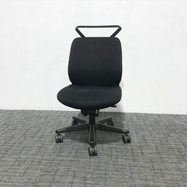 【中古】 イトーキ トルテチェア ハンガー付 肘無 オフィスチェア ブラック