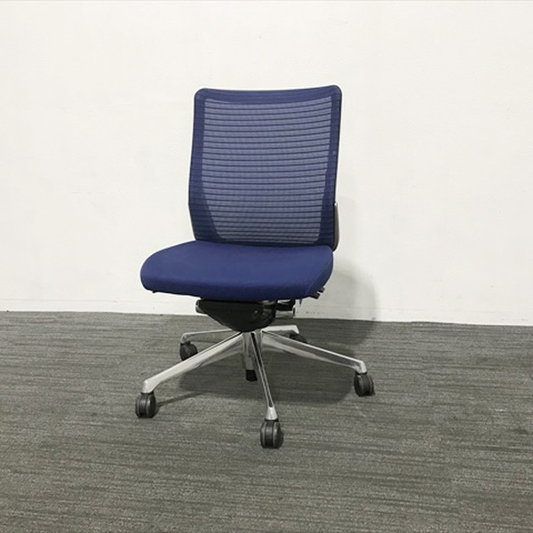 【中古】 オカムラ オフィスチェア コーラル ミディアムブルー メッシュ デスクチェア 椅子 パソコンチェア ワークチェア｜オフィス家具の店 PORTE（ポルテ）