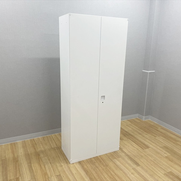 【中古】 オカムラ 両開き書庫 ロング レクトライン スチールキャビネット 4B318Y ZA75 ネオホワイト 幅900mm 奥行き450mm 高さ2150mm 鍵付き ベース付き 棚板5枚 180度開閉 大容量 ファイル収納 書類棚 本棚 保管庫 オフィス収納 頑丈 会社 事務所｜オフィス家具の店 PORTE（ポルテ）