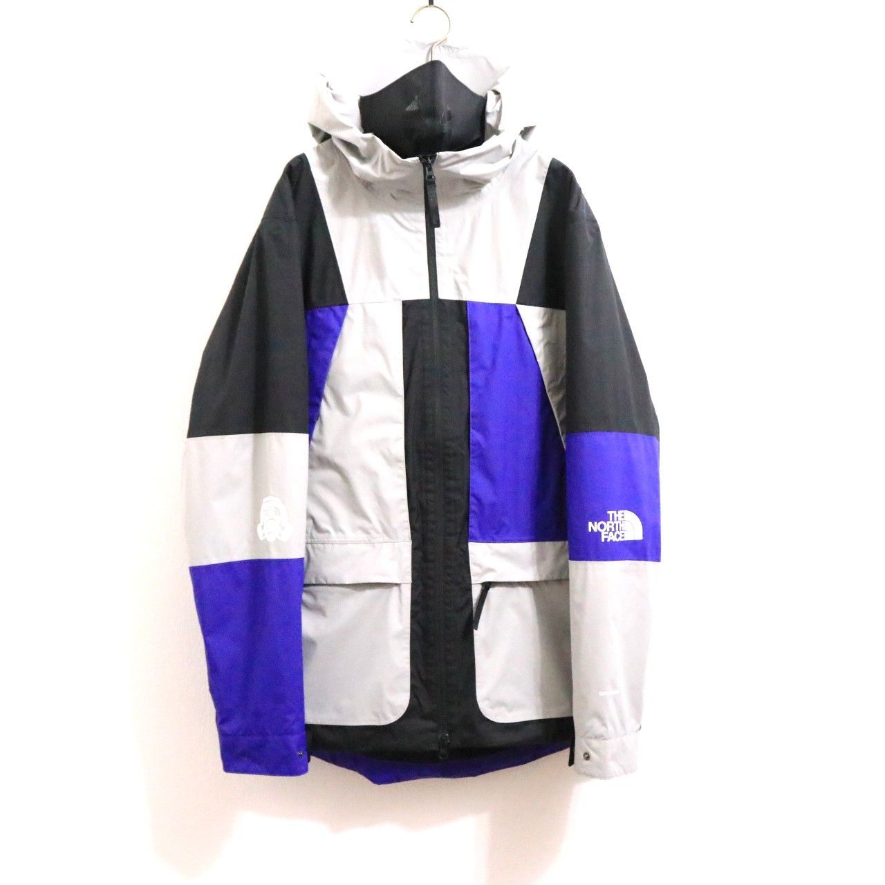 【中古】THE NORTH FACE ザノースフェイス × Footpatrol フットパトロール M メンズ マウンテンライトジャケット 2019AW 海外限定品 正規品 グレー 青 黒 中古A 古着|OFRECO店