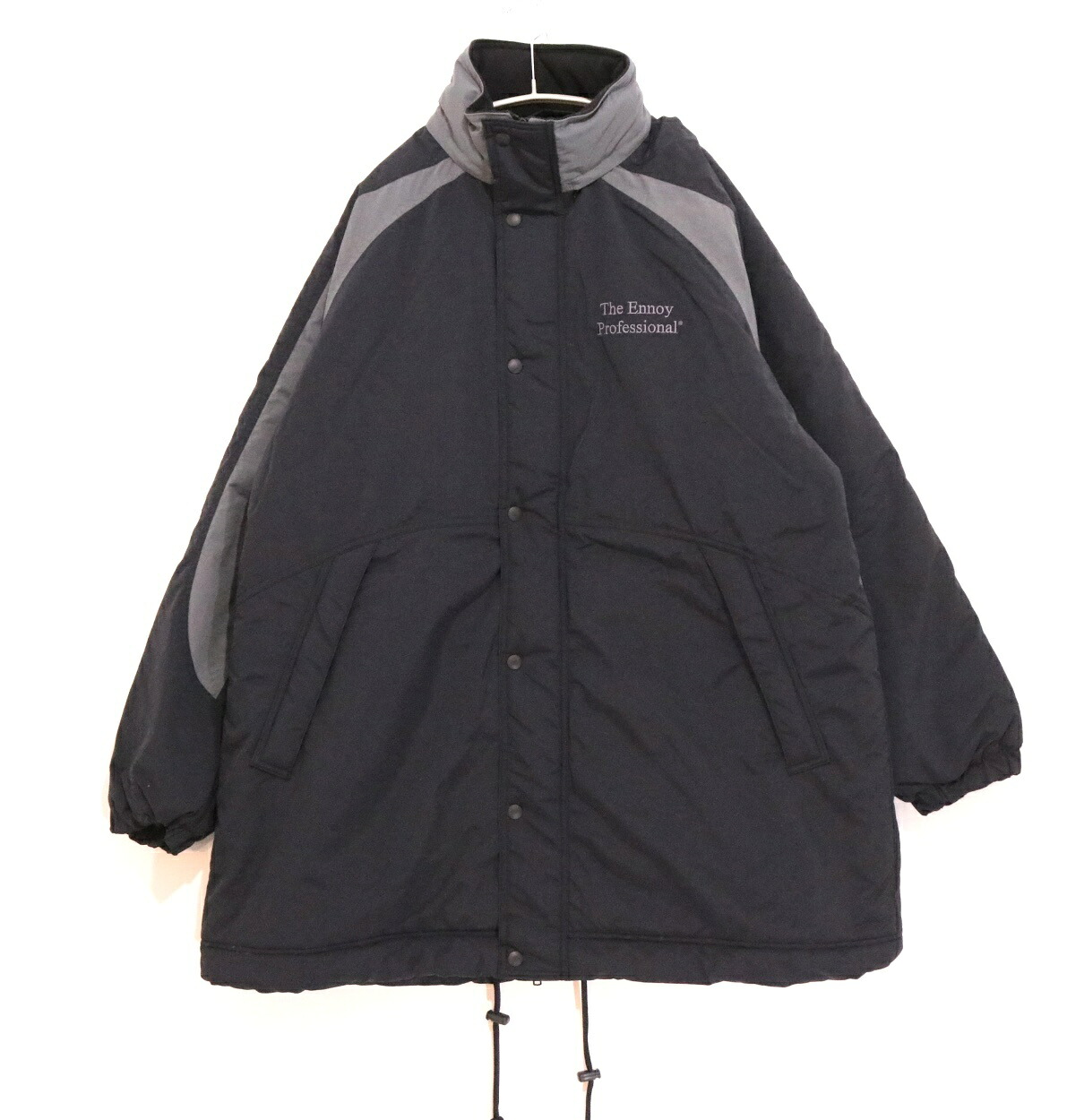 【中古A】メンズL エンノイ パデッド ナイロン 涼み台厚地の外套 The Ennoy Professional PADDED NYLON BENCH COAT AW25BRENJK06LP 黒いこと 貨物輸送無料