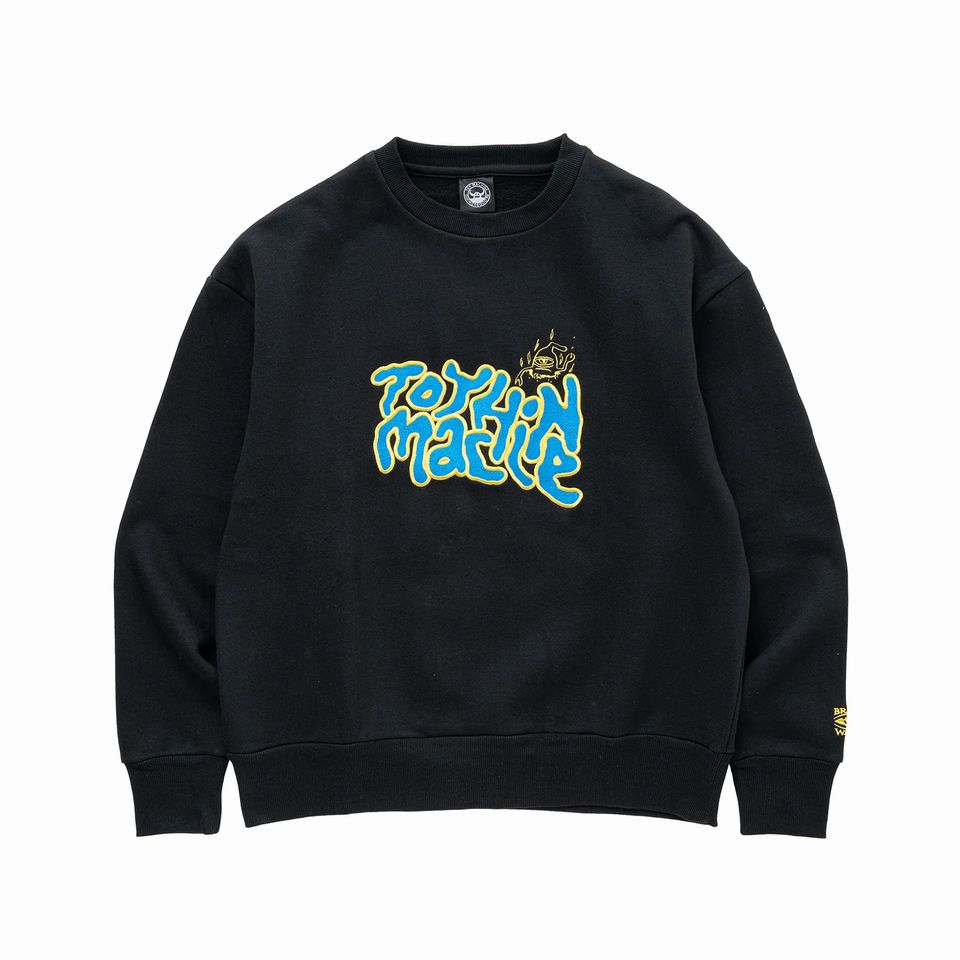 【 TOY MACHINE / TOYSECT BIG EMB SWEAT CREW / BLACK 】  トイマシーン 汗水 調教師 労働者の一団のど首 刺しゅう 黒いこと 黒 スケボー 滑るゲーム盤