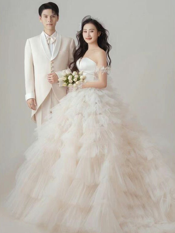 楽天市場】【 送料無料】ウェディングドレス 多重チュール 高級感