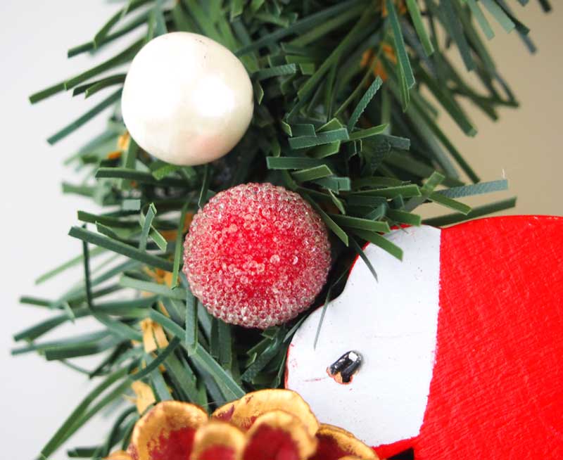 クリスマスリース20cmレッドサンタ玄関部屋北欧ナチュラル上品高級豪華赤おしゃれ飾り装飾かわいいドア壁掛けハンガーアートフラワー天然素材松かさ花造花インテリアギフトプレゼントクリスマスリース国内生産